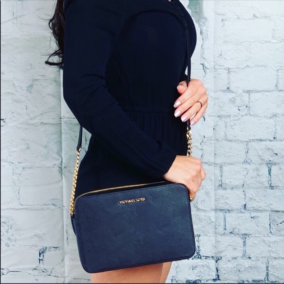 💕💕Michael  Kors Jet Set item crossbody - Picture 2 of 8